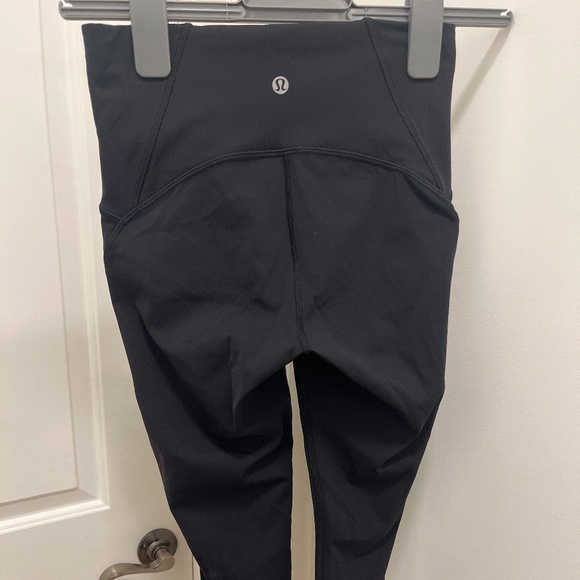 Lululemon capri with mesh size 4 - Picture 1 of 3